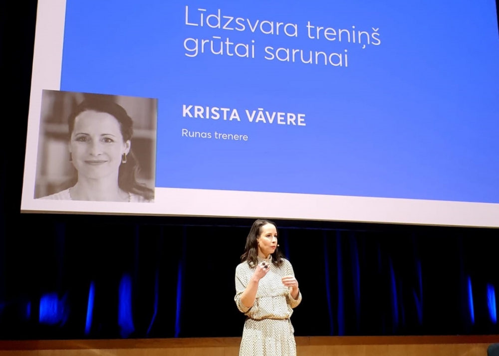 Krista Vāvere konferencē "Cilvēkfaktors" ar tēmu “Līdzsvara treniņš grūtai sarunai''.